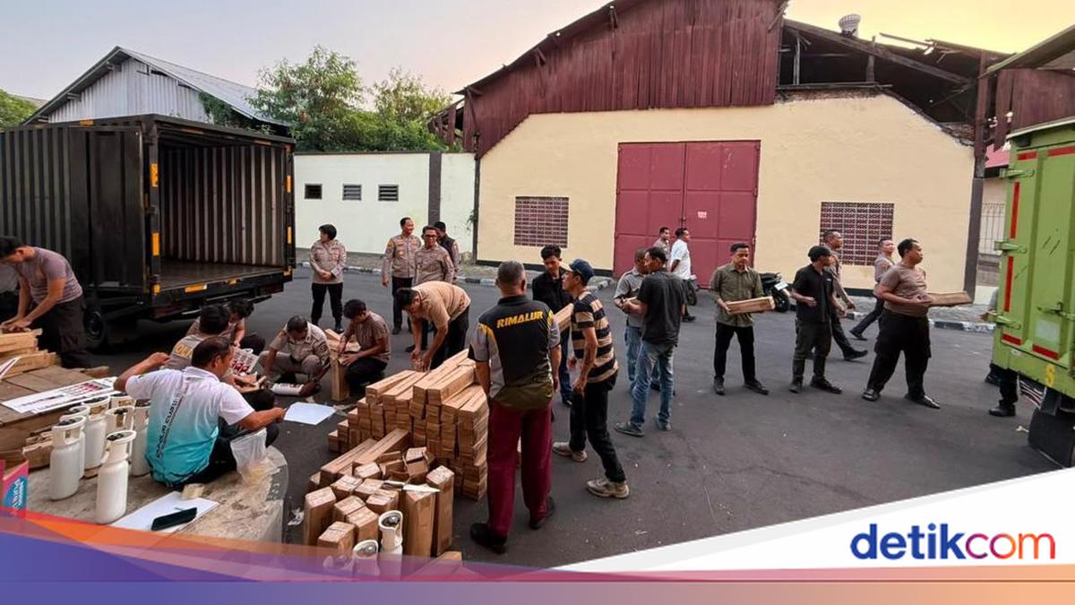 Tangani Karhutla, Polri Kirim 1.500 Tabung Oksigen ke Sumatra-Kalimantan