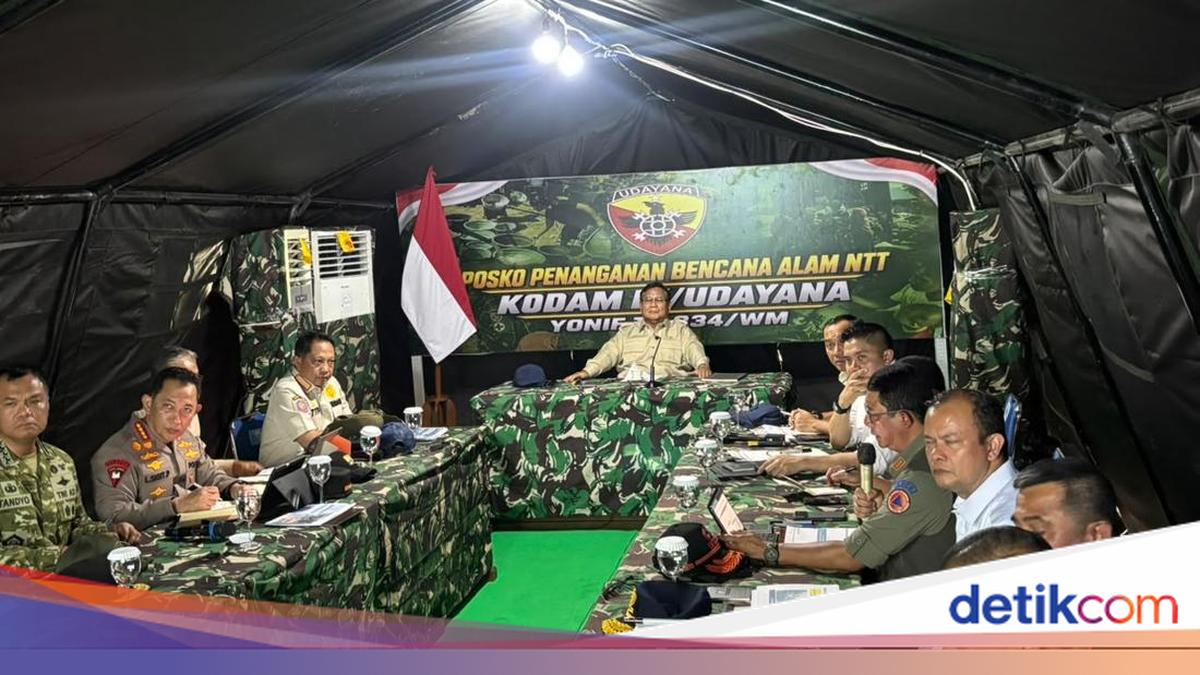 Tiba di Nagekeo NTT, Prabowo Pimpin Rapat Penanganan Pascagempa di Tenda