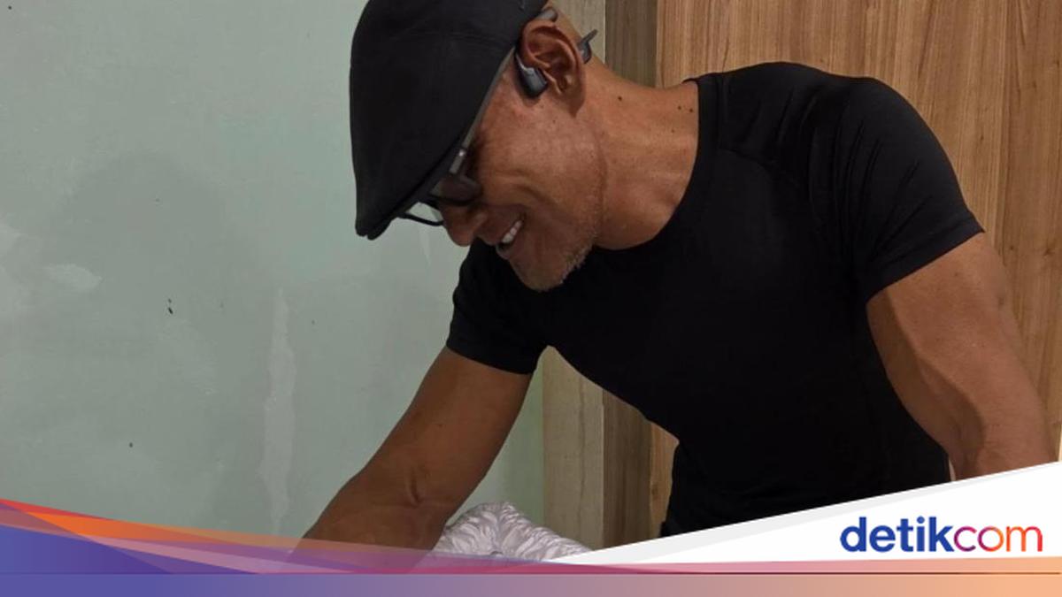 Deddy Corbuzier Shares Emotional Message and No Regrets After Mother Passes Away - News Directory 3