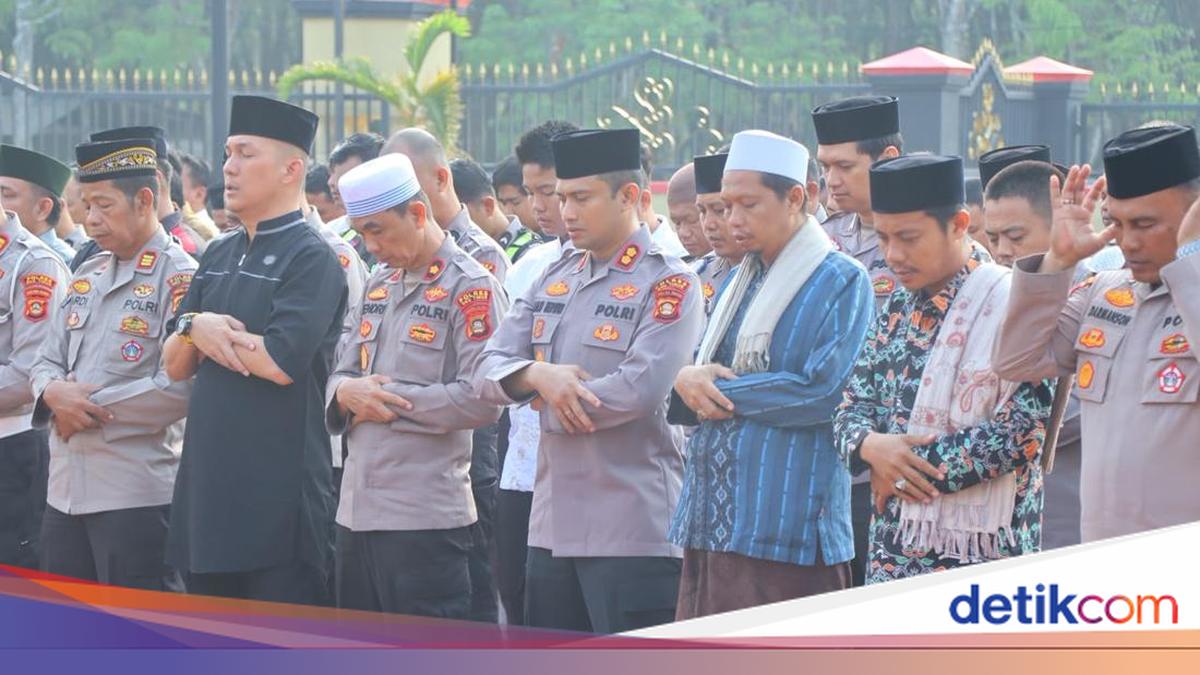 Polres OKU Timur Gelar Salat Istisqa Bersama Masyarakat, Ikhtiar Atasi Karhutla