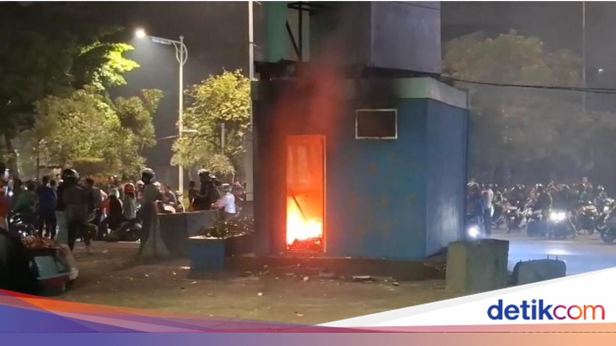 Situasi Sekitar Slipi Jakarta Malam Ini, Ada Pos Polisi Dibakar
