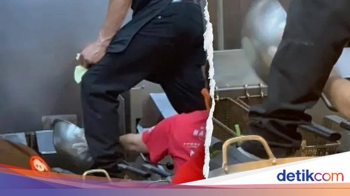 Viral! Pegawai Resto Berdiri di Area Penggorengan Saat Makanan Dimasak