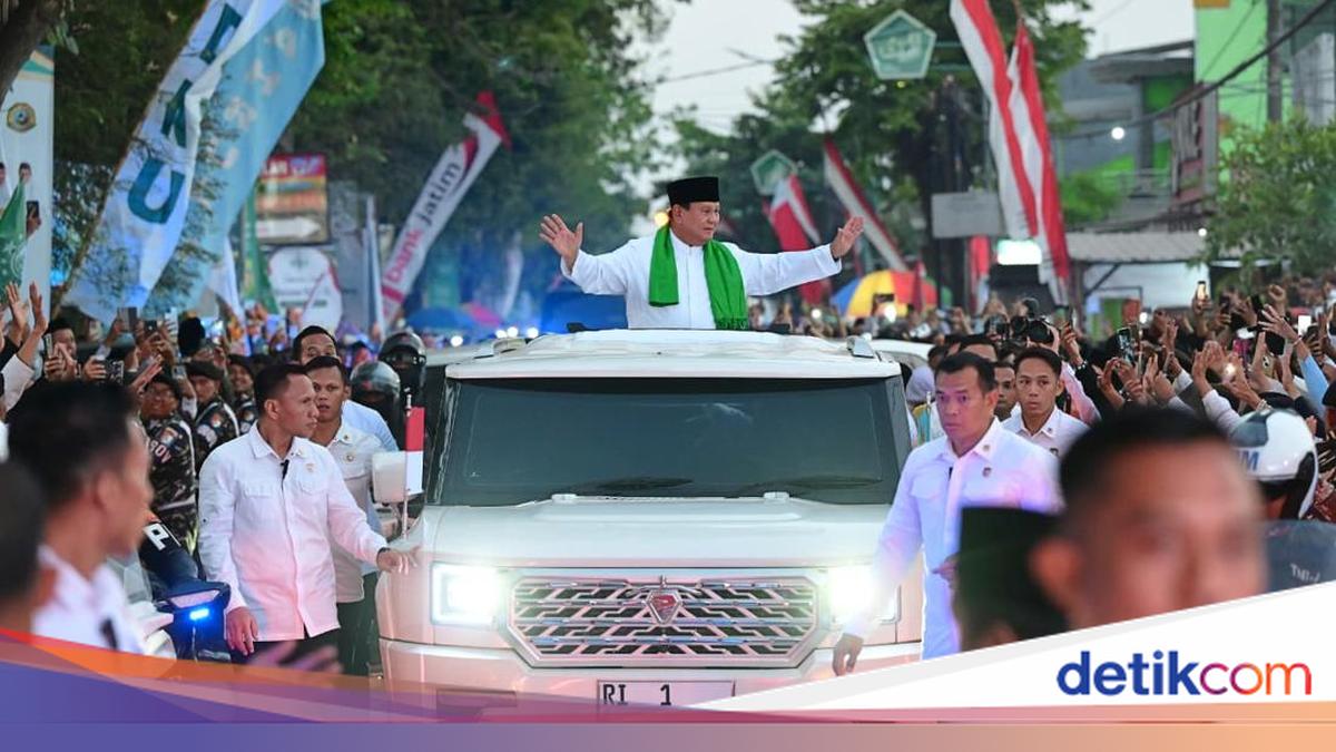 Antusiasme Warga Jombang Sambut Prabowo Saat Hadiri Muktamar ke-35 NU