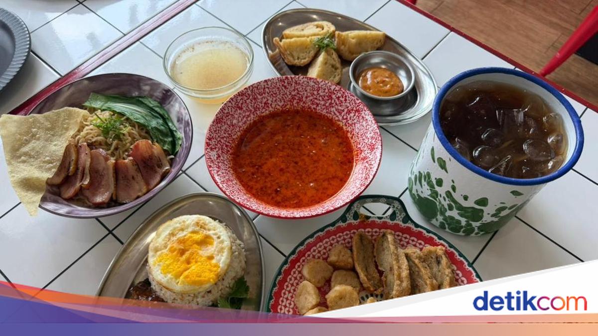 Dish Morning: Cafetiam Unik yang Punya Bakmi Bebek Asap dan Pempek Kuah Mala