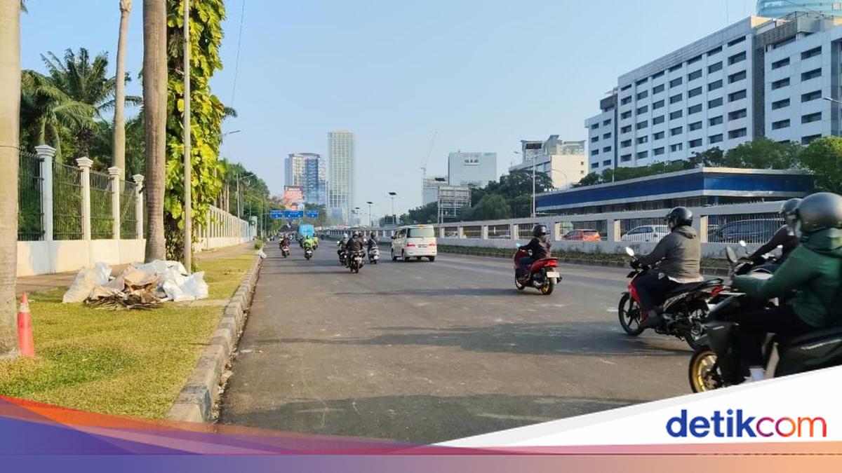 Lalin di Depan Gedung DPR Dibuka Lagi Pagi Ini