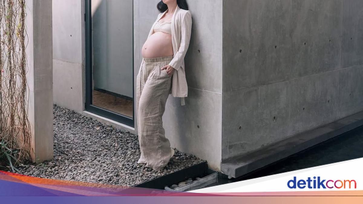 Pesona Julie Estelle saat Baking Kue hingga Menikmati Floating Breakfast