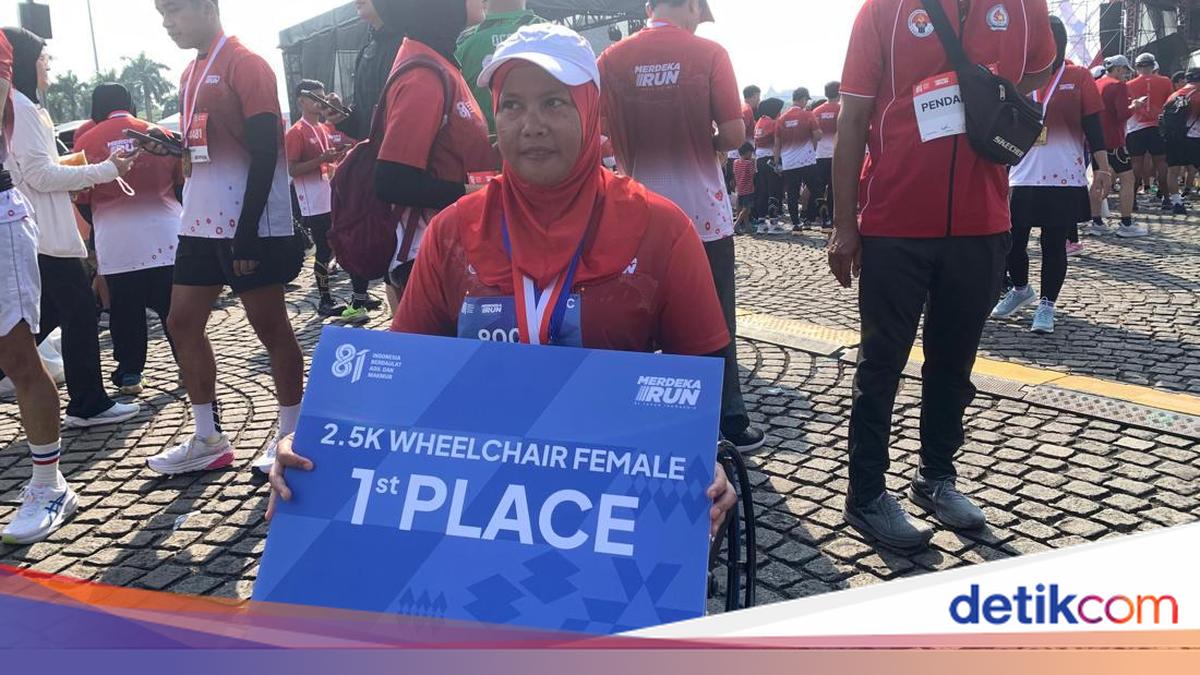 Antusias Ikut Merdeka Run 2026, Siti Hanna Finish Pertama Kategori Kursi Roda