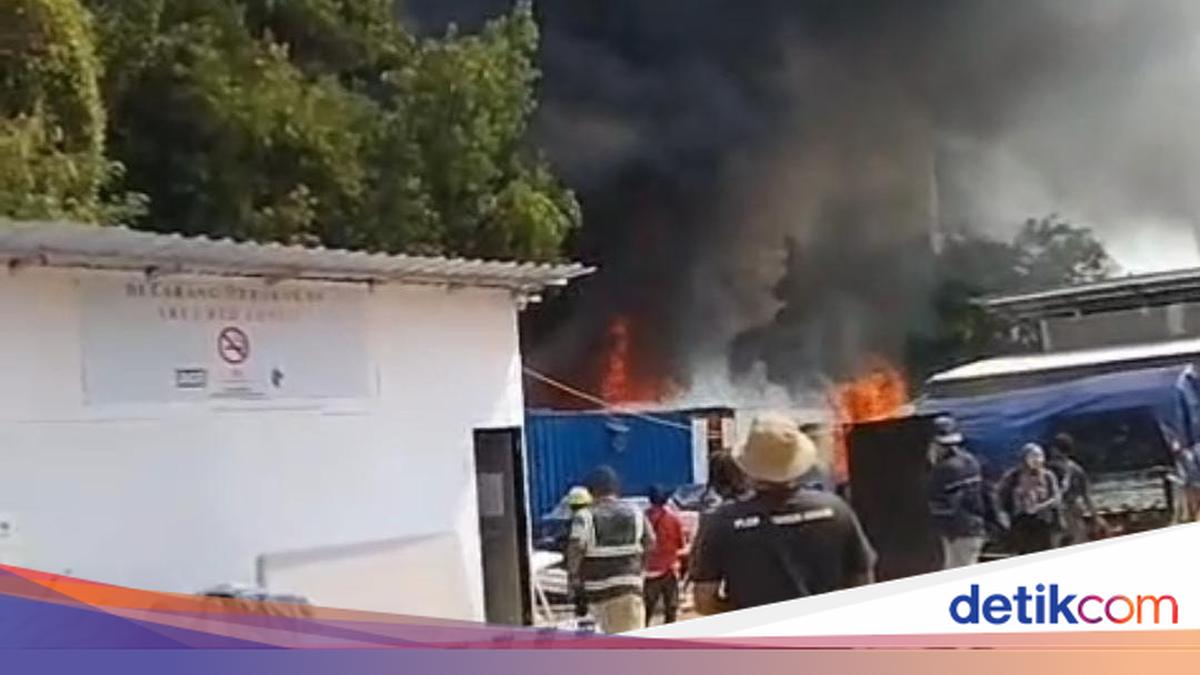 Kebakaran Bedeng Logistik Dekat RS PIK Padam, Diduga Akibat Korsleting