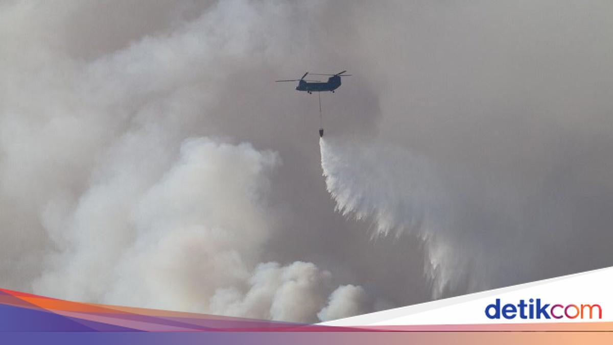 Operasi Helikopter Water Bombing di Palangka Raya Terkendala Kabut Asap