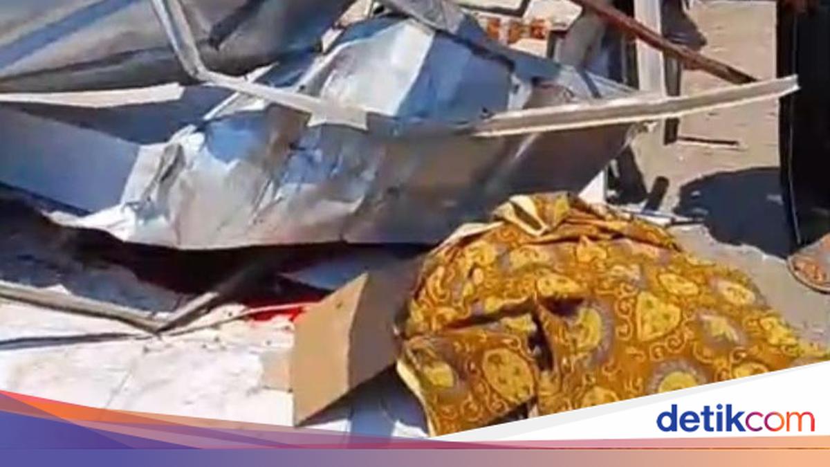 Lansia di Jember Tewas Tertimpa Kanopi Apotek saat Truk Sound Horeg Melintas