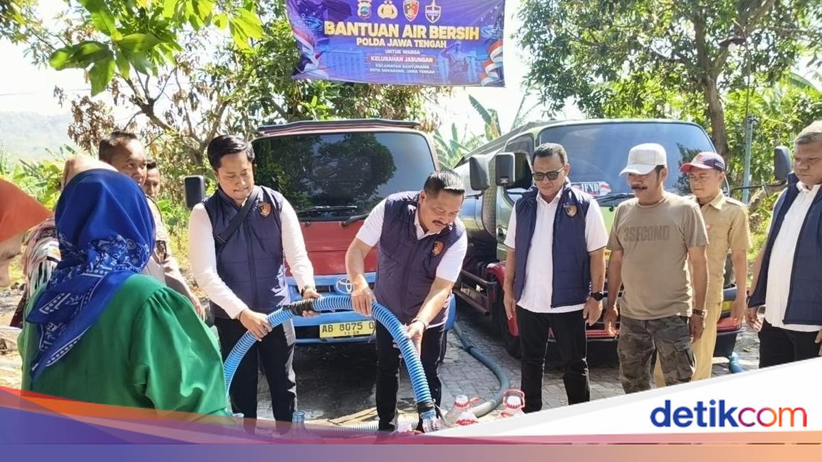 Polda Jateng Salurkan Bantuan 4 Tangki Air Bersih untuk Warga Jabungan Semarang