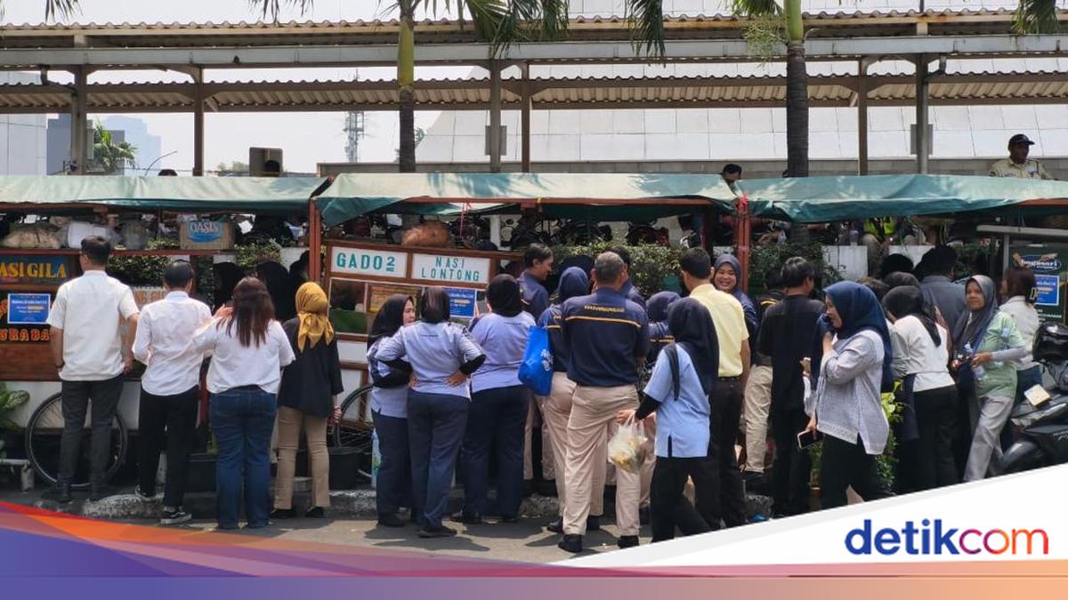 Rayakan Ultah, Zulhas Borong Dagangan 19 UMKM untuk Dibagikan Gratis
