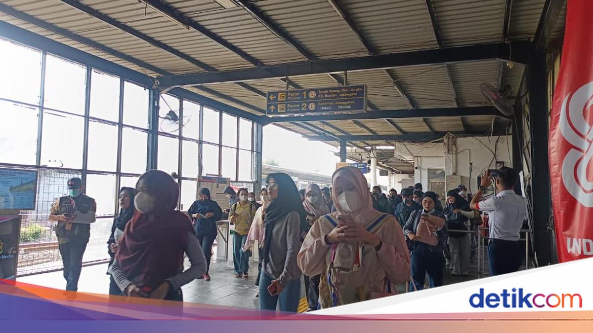 Suasana Stasiun Karet di Hari Terakhir Layani Penumpang KRL