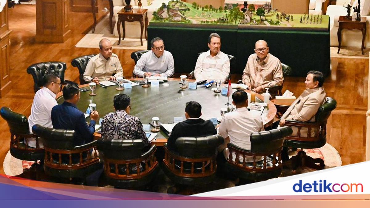 Prabowo Bertemu Trenggono hingga Rosan, Terima Laporan 100 Kampung Nelayan