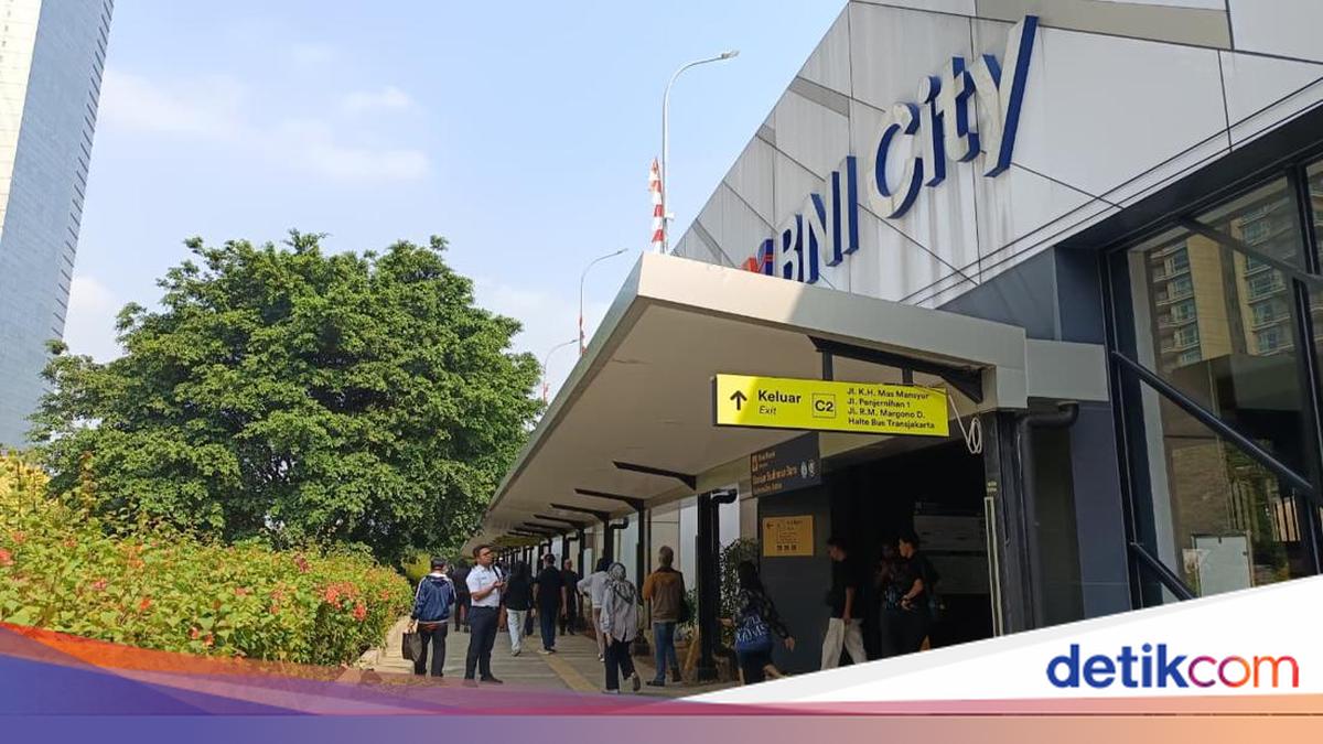 Suasana Stasiun BNI City di Hari Pertama 'Gantikan' Stasiun Karet