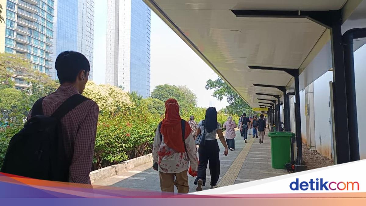 Penumpang Ngeluh Jalan Lebih Jauh ke Stasiun BNI City Usai Stasiun Karet Pensiun