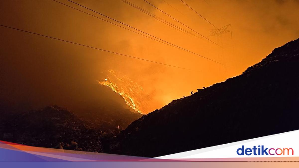 TPA Putri Cempo Solo Terbakar Hebat
