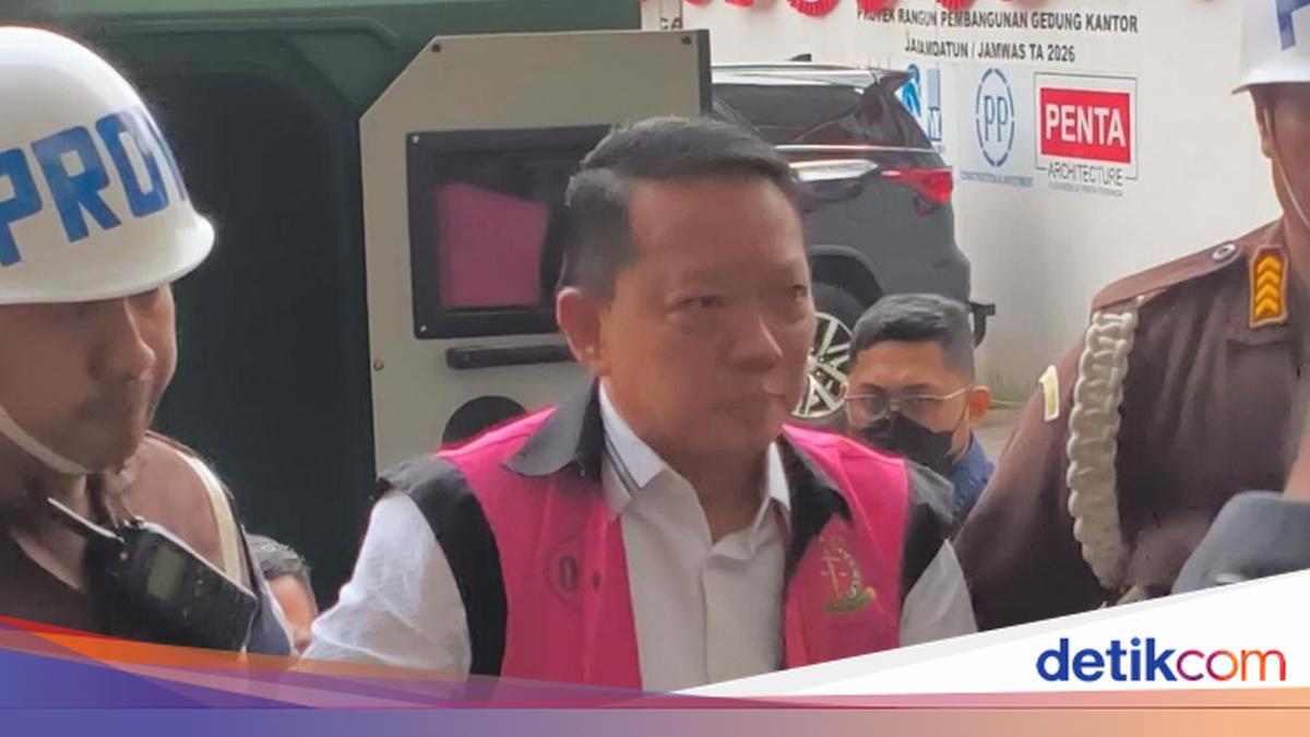 Eks Jampidsus Febrie Tiba di Kejagung, Diperiksa Terkait Pencucian Uang