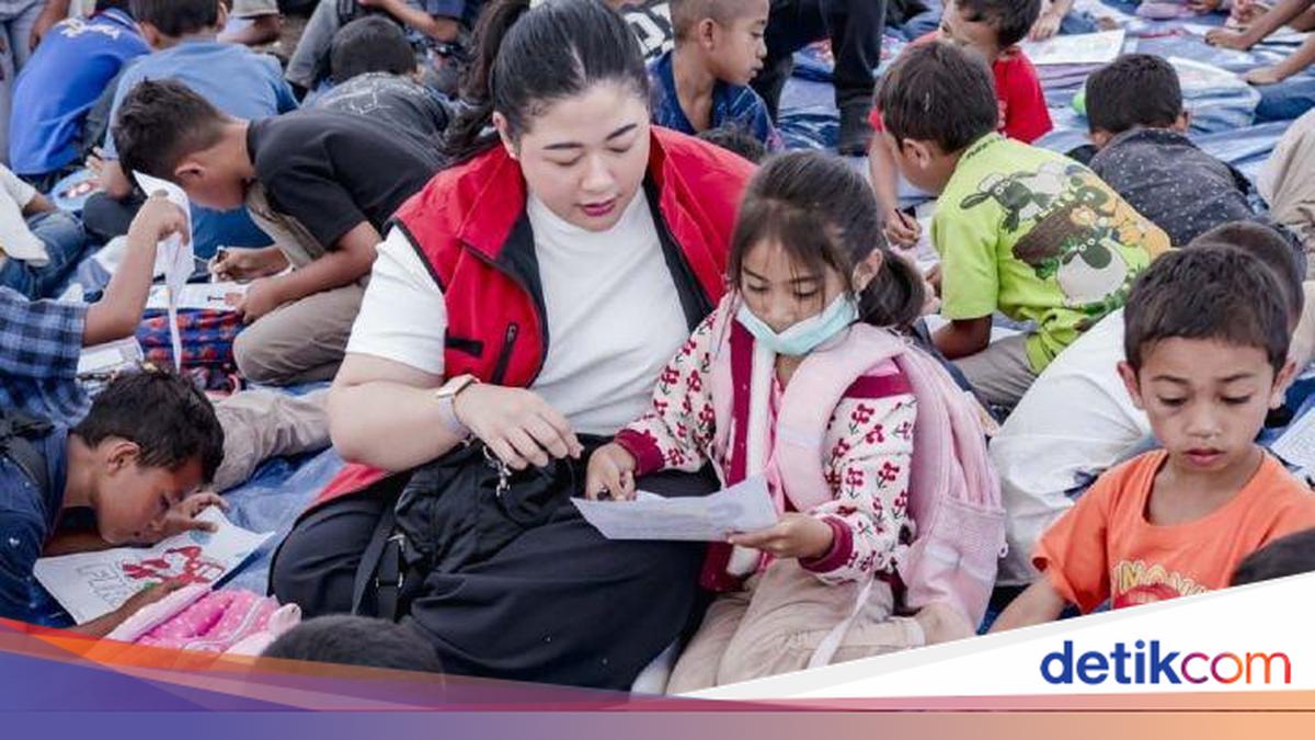 Putri Puan Maharani Sambangi Anak-anak Korban Gempa NTT, Beri Trauma Healing