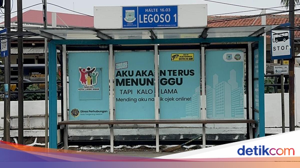 Heboh Stiker 'Mending Aku Naik Ojek Online!' di Halte Legoso 1 Tangsel