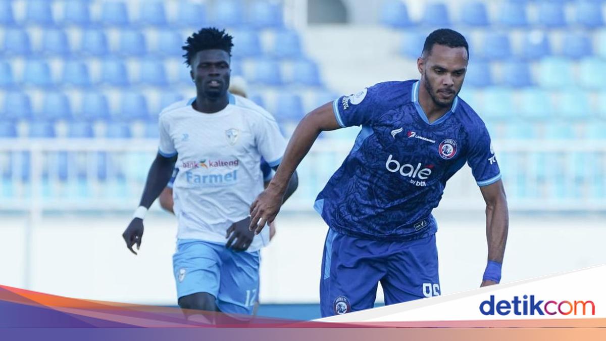 Arema FC Crush Isenmulang FC 4-0 in Super League Opener