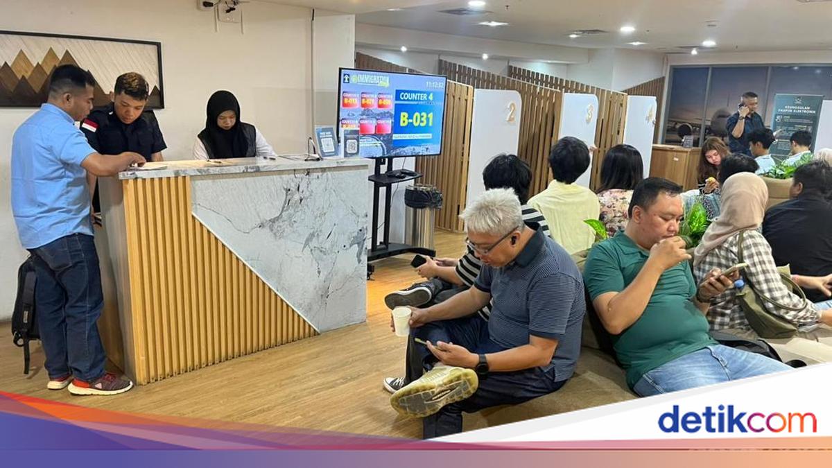 Warga Senang Bikin Paspor di Layanan Akhir Pekan karena Bantu yang Sibuk Kerja