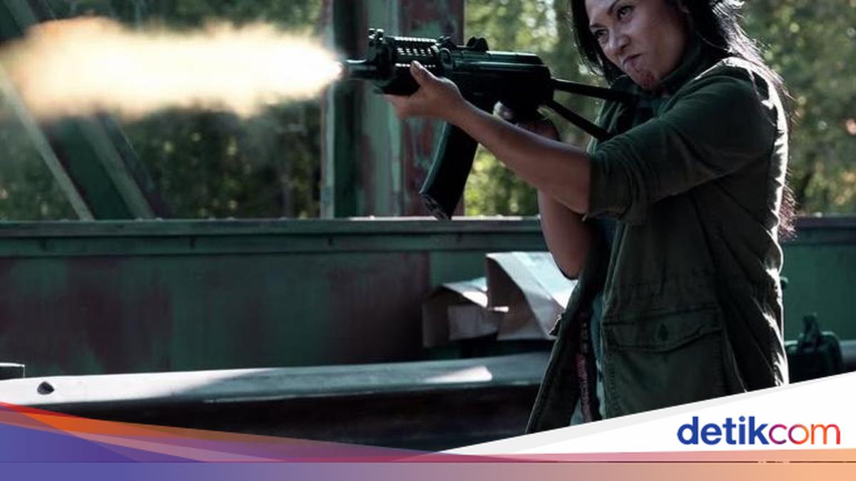 Keseruan Anggun C Sasmi Masak Pot-au-Feu, Sup Daging Prancis yang Sedap
