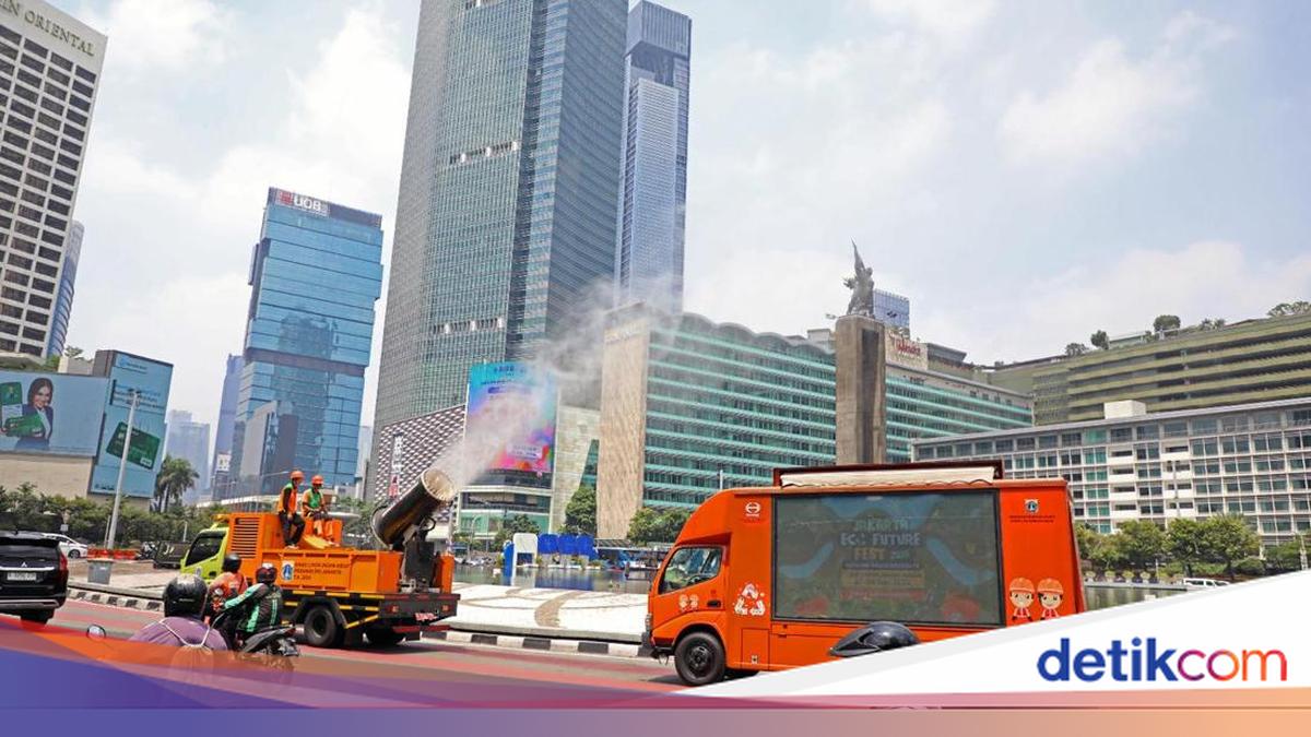 DLH DKI Sebut Udara Jakarta Membaik Usai Penyiraman Abu Vulkanik Anak Krakatau
