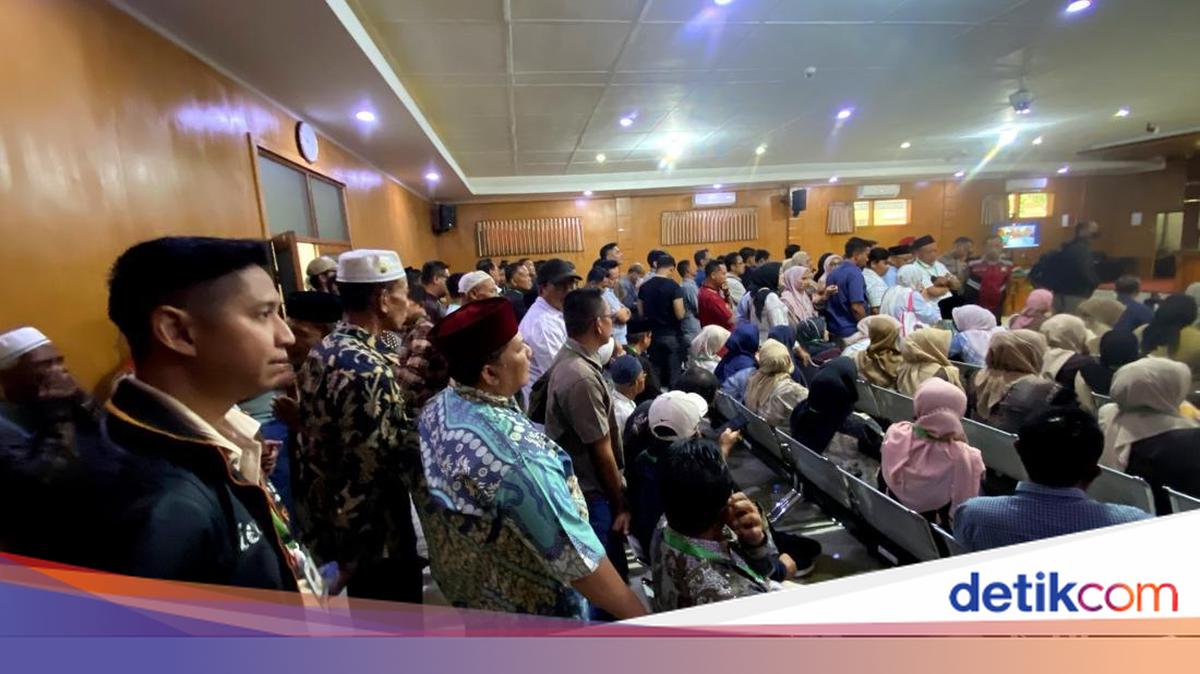 Kasus Ijon Proyek Bekasi, Ade Kuswara Hadapi Vonis Hari Ini