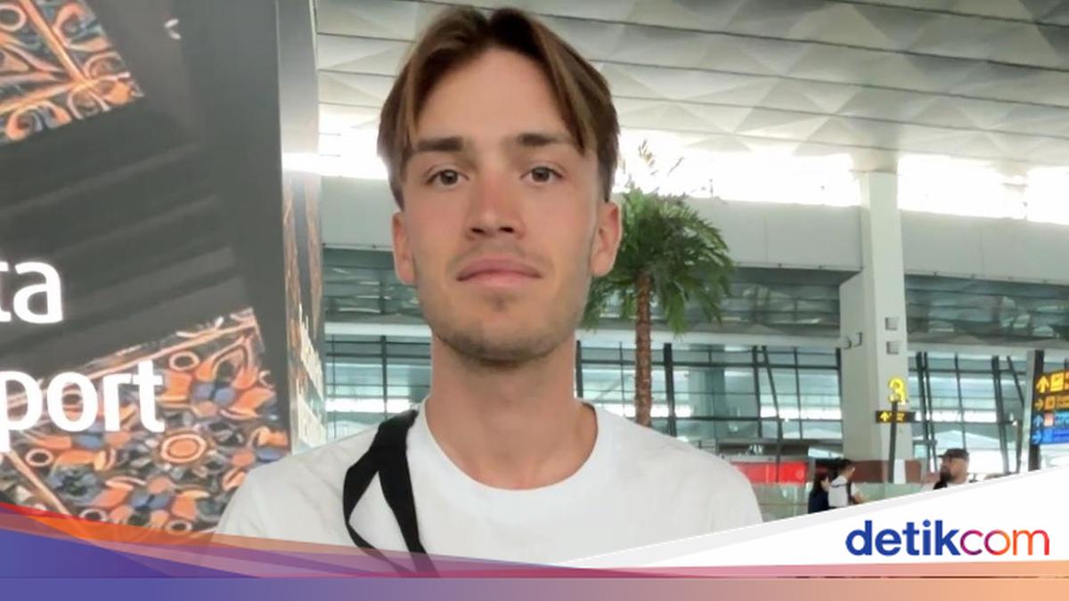 WN Prancis Curhat 24 Jam Nunggu di Soetta Imbas Abu Vulkanik Anak Krakatau