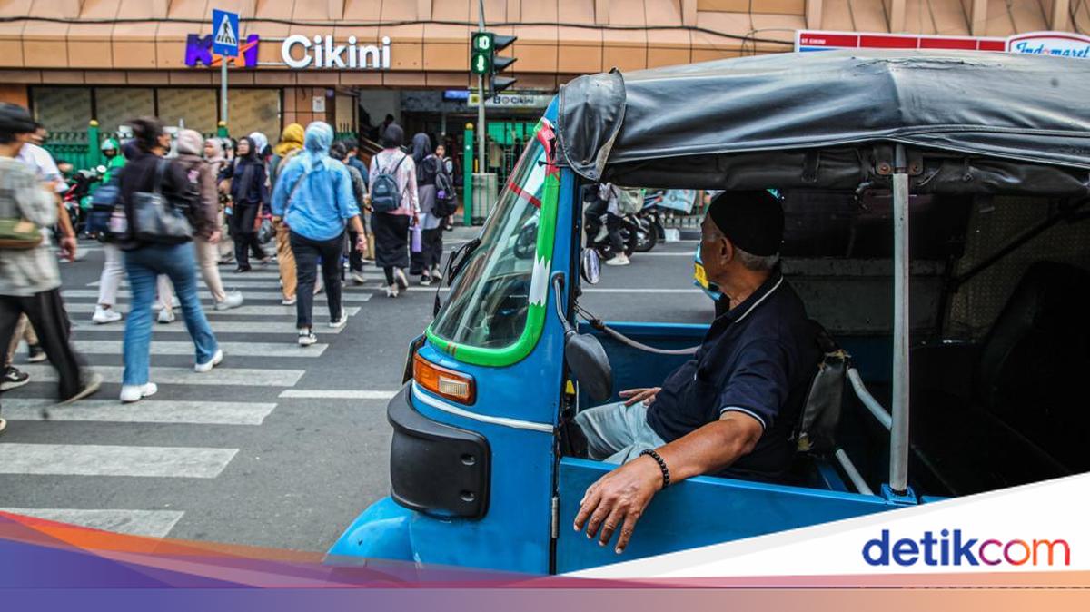 Bajaj Masih Eksis di Tengah Gempuran Ojol