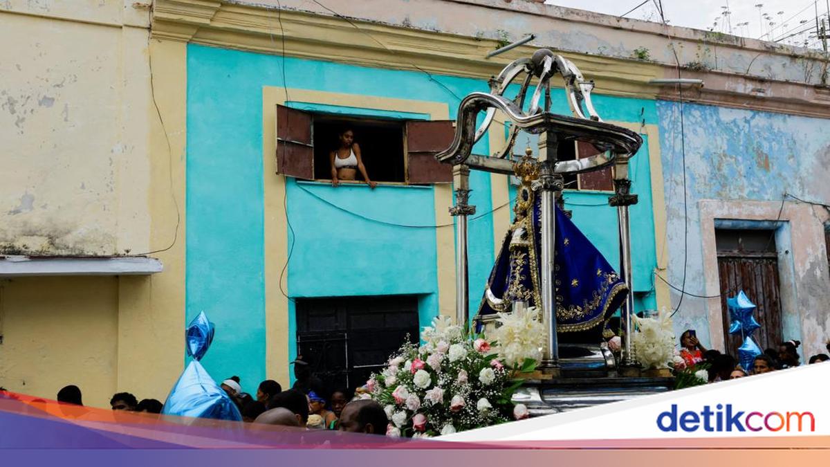 Prosesi Virgin of Regla Ramaikan Jalanan Kuba