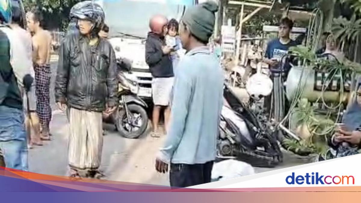 Gagal Nyalip, Pemotor Tewas Tabrak Truk Boks di Wonorejo Pasuruan