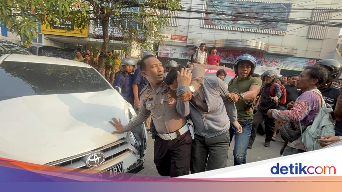 Fakta-fakta Sopir Alphard di Surabaya Tabrak 10 Motor-3 Mobil gegara Obat