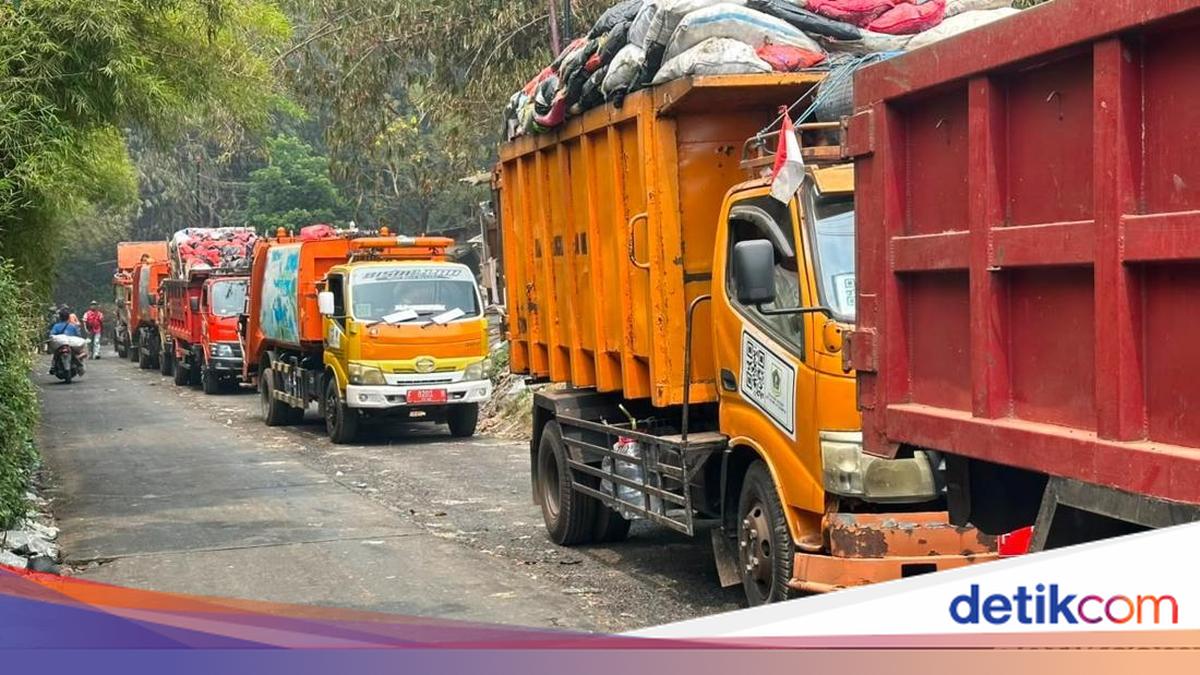 Masih Ada Titik Api, Ratusan Truk Sampah Bergantian Masuk ke TPA Galuga