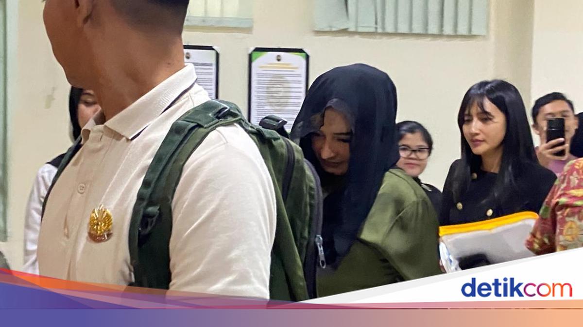 Tradisi Setor THR Terungkap di Sidang Fadia Arafiq