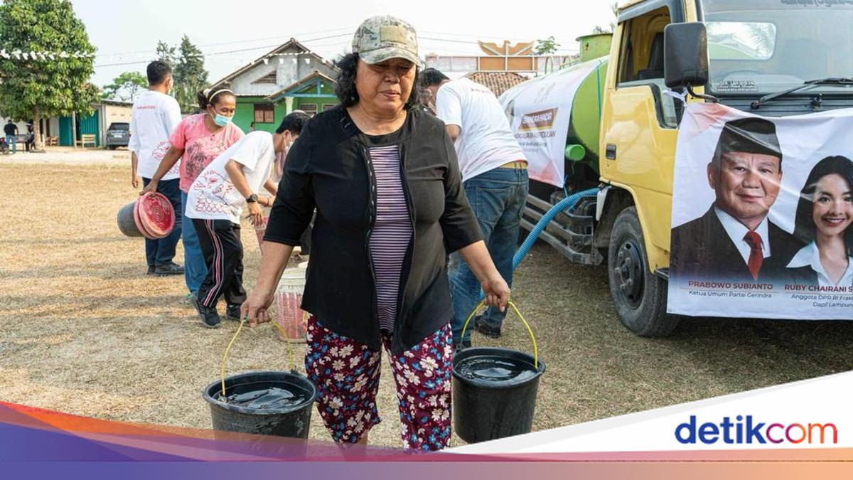 Legislator Gerindra Salurkan Bantuan Masker &amp; Air Bersih ke Warga Lampung