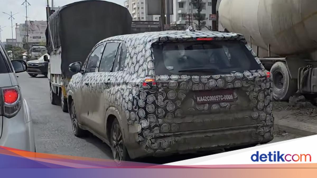 Penampakan Toyota Innova Zenix Facelift Sedang Dites Jalan