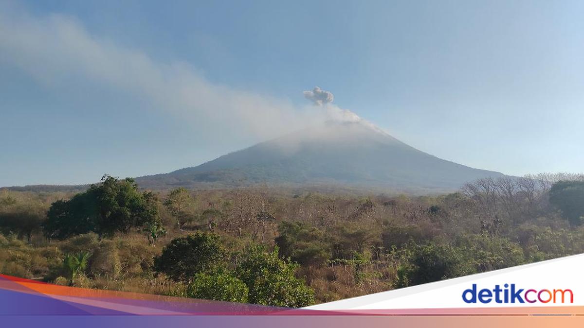 3 Gunung Api Erupsi Pagi Ini: Gunung Ibu, Ili Lewotolok, dan Semeru