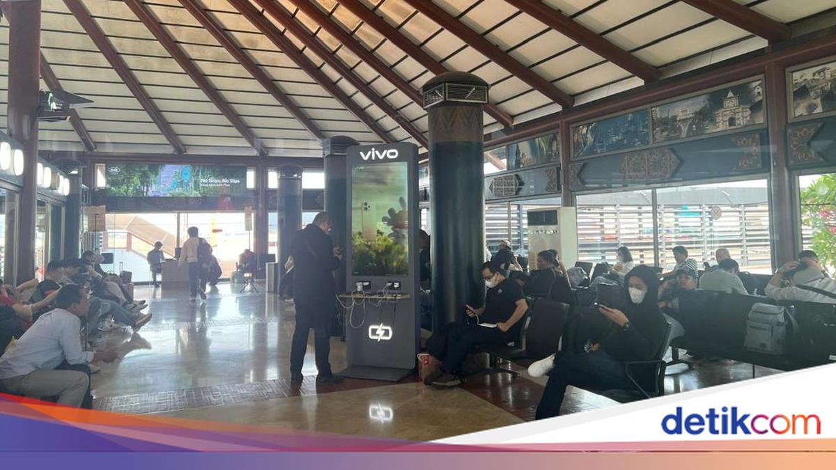 Kabut Asap Ganggu Penerbangan Lagi, Penumpang Asal Pontianak Telantar ...