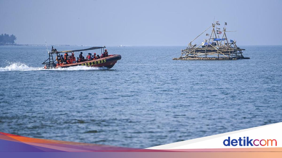 SAR Resmi Perpanjang Pencarian 5 Jurnalis-3 Kru Kapal di Gunung Anak Krakatau