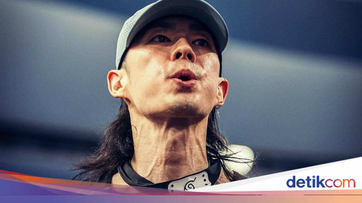 Intip Vanness Wu Pakai Headband Konoha Saat Hyrox Beijing