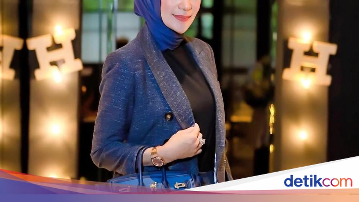 Seru! Erin Anthony Makan dengan View Ikonik di Masjid Nabawi hingga Eiffel