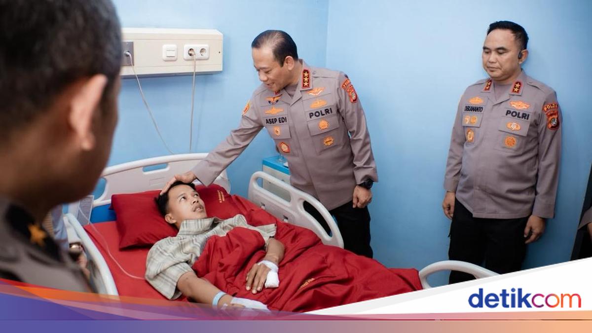 Beri Dukungan Moril, Kapolda Metro Jenguk 3 Anggota yang Terluka Saat Tugas