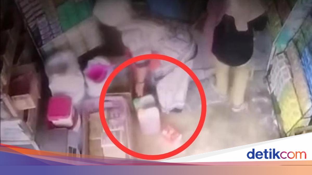 Emak-emak Curi 4 Jeriken Minyak Goreng di Toko Polman
