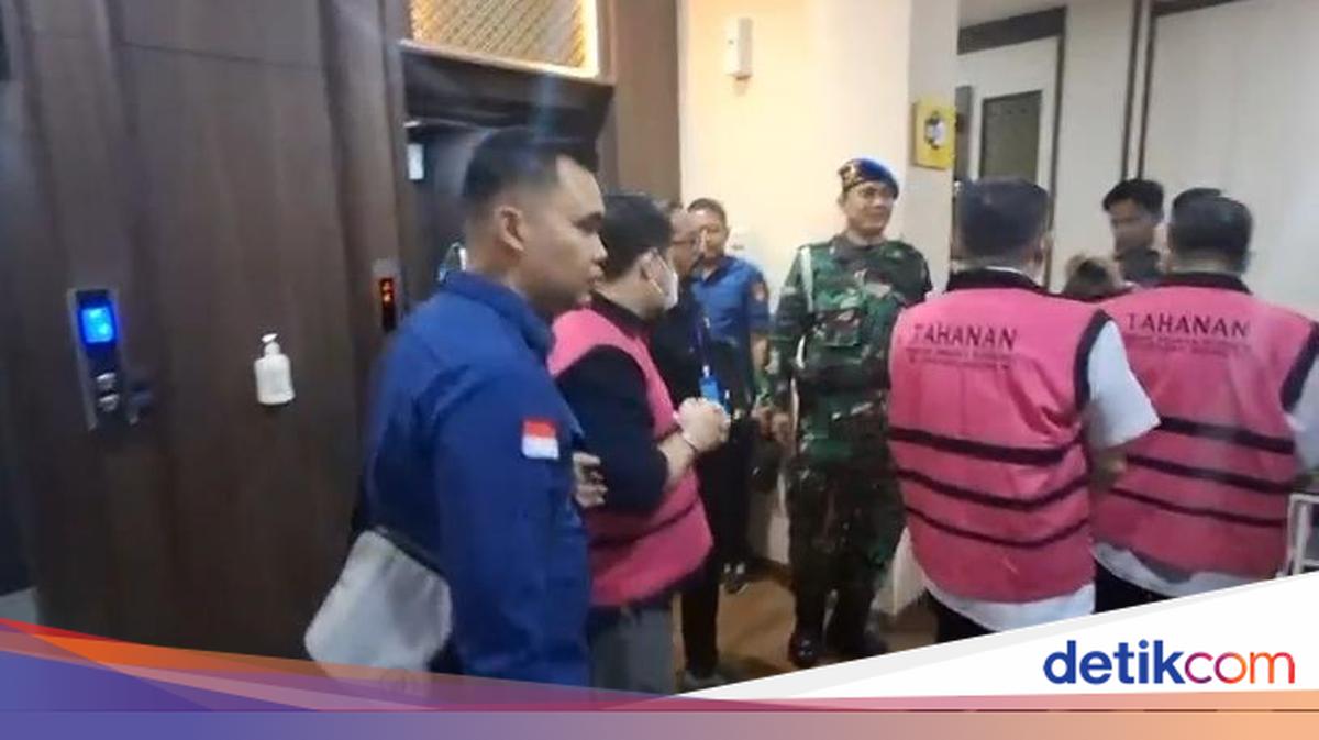Kejagung Limpahkan Bos Tambang Aseng dkk ke Kejari Jakpus