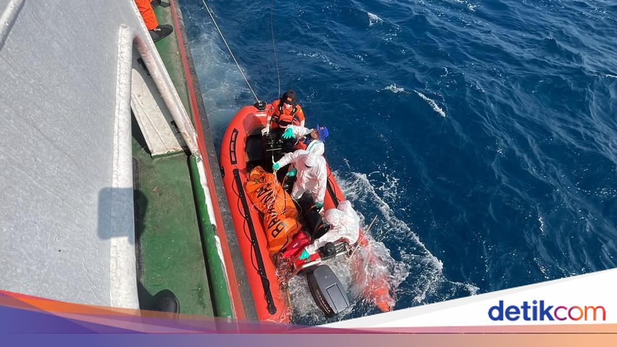 Penyelam Basarnas Temukan 2 Korban Meninggal Terjebak di KM Virgo