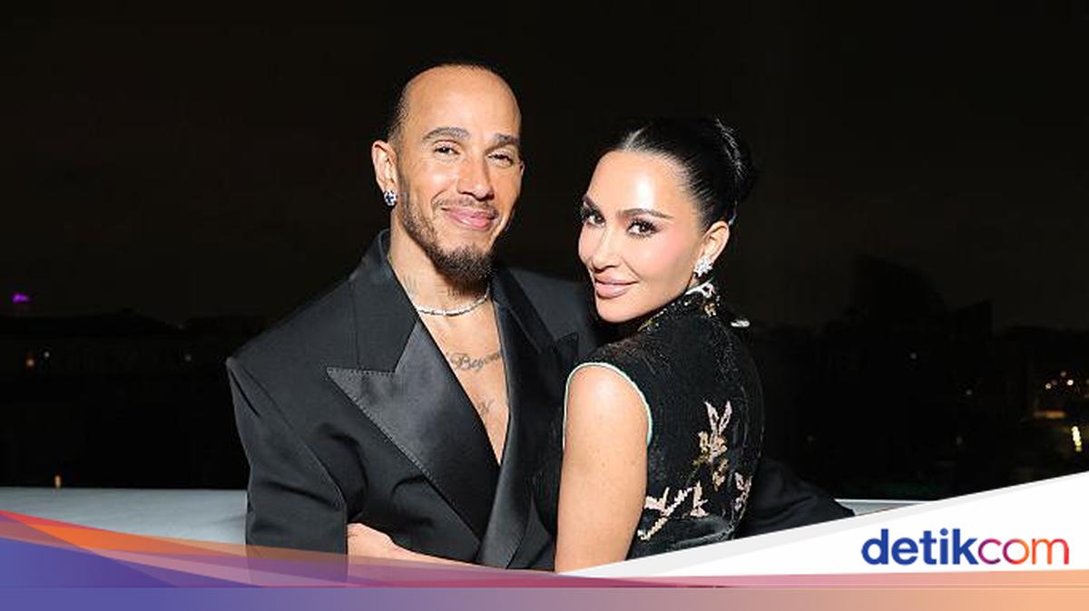 並んで写真に写るルイス・ハミルトンとキム・カーダシアン