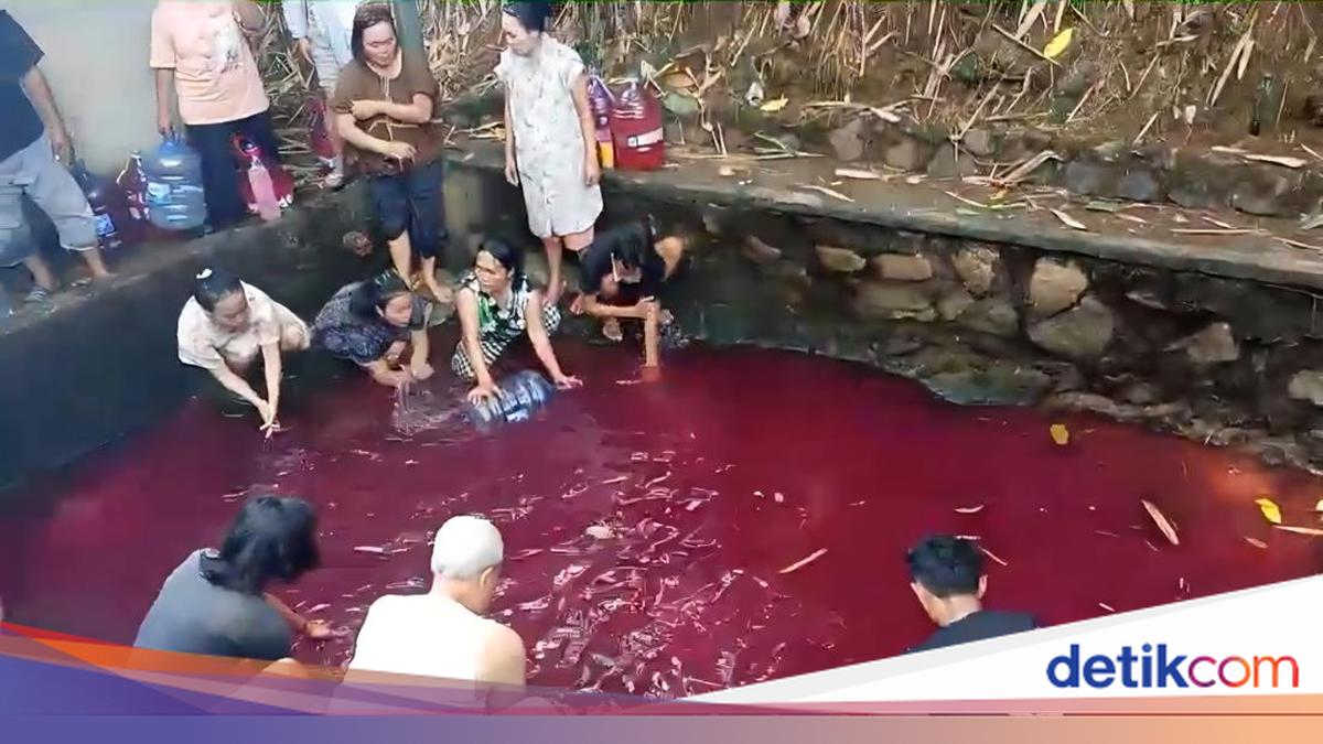 Heboh! Air Kolam Tiba-tiba Berubah Warna Merah di Gunung Sindur Bogor