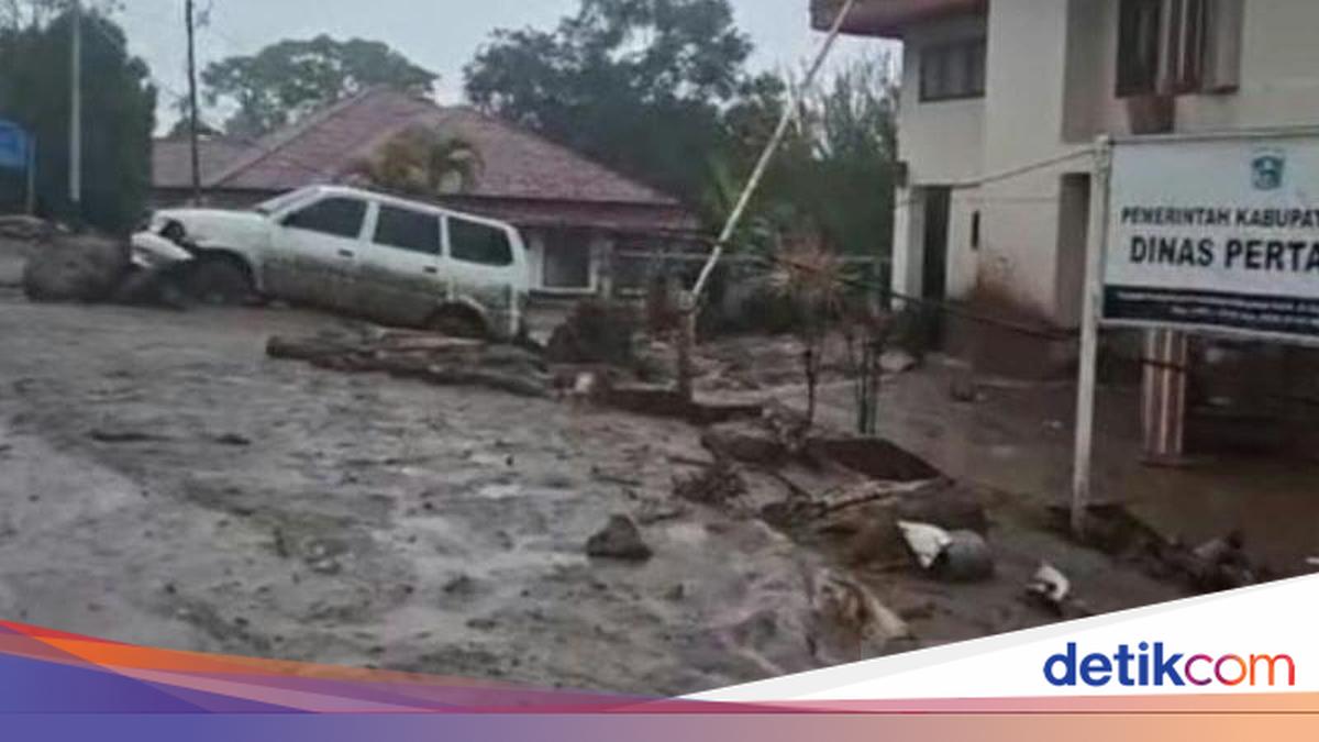 Kompleks Pemkab Solok Diterjang Banjir Bandang, Peralatan Kantor Hanyut